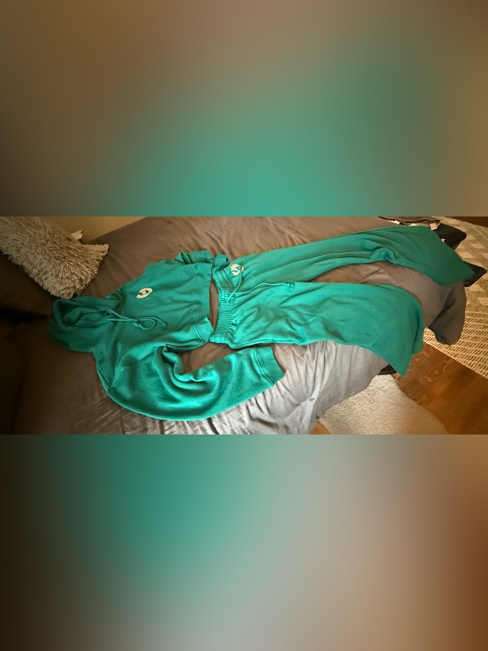 PINK Victoria's Secret
Dark Green Cropped Hoodie & Wide-Leg Joggers Set - Picture 4 of 4